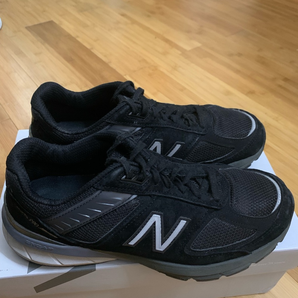 Women’s New Balance 990s 9 1/2 Wide